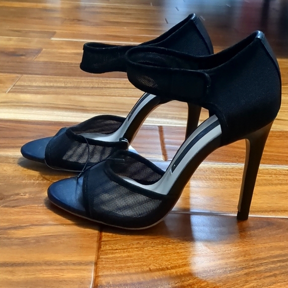 NEW with tag. Zara size 6 heels. Black. - Picture 2 of 7
